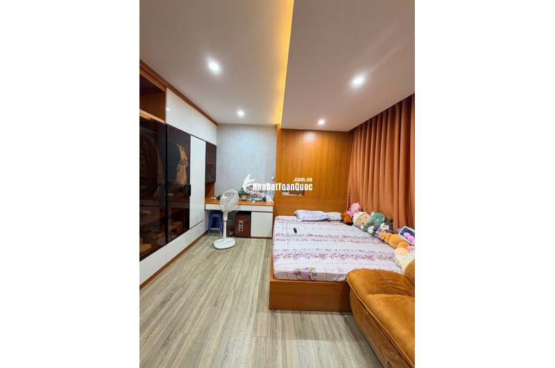 Bán nhà Nguyễn Văn Cừ, Long Biên 50m² x 5 tầng, phân lô, ô tô ở ngay. Dưới 10.9 tỷ